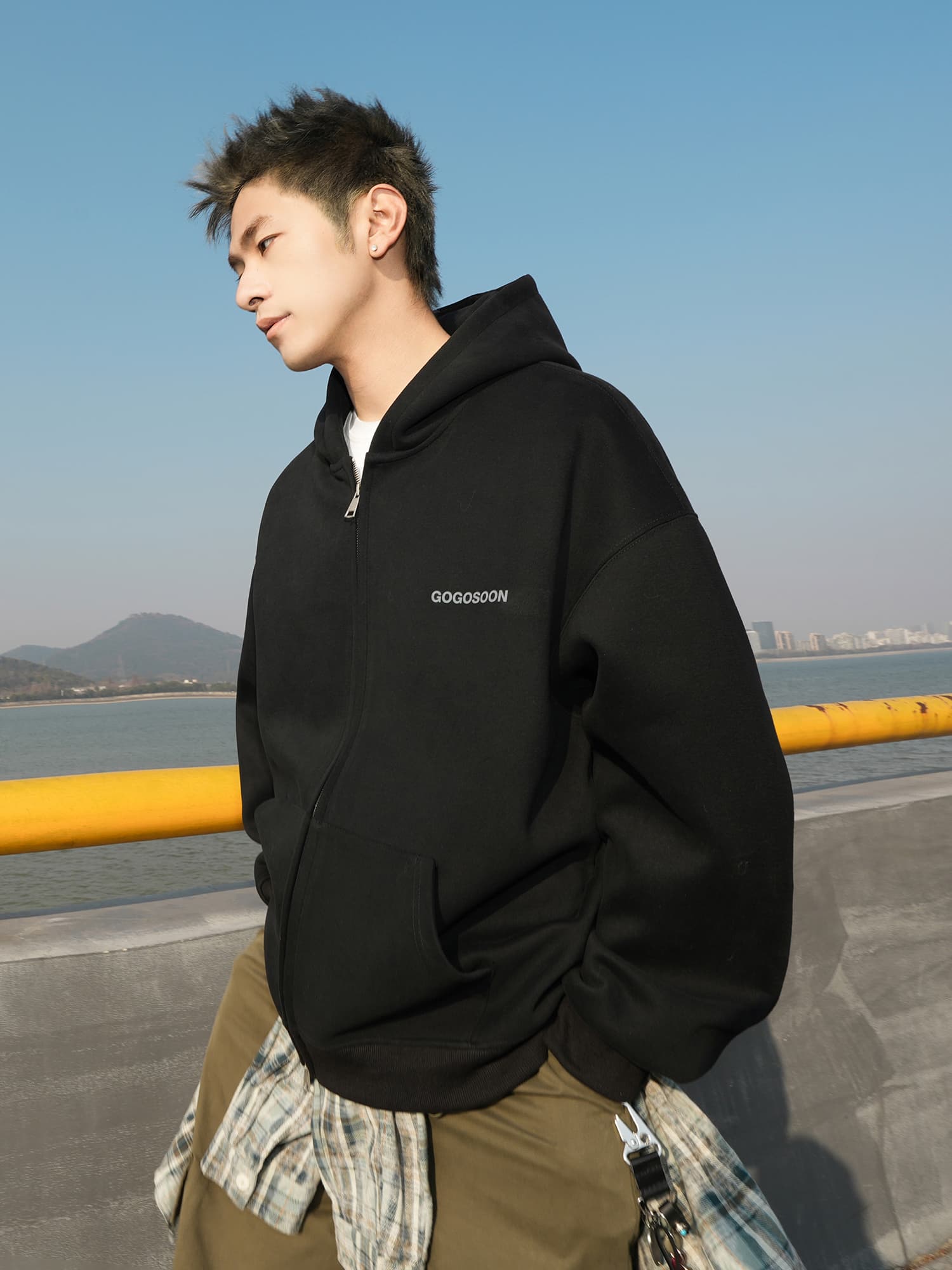 メンズ黒ファッション パーカー スタイリッシュ バックロゴ パーカー