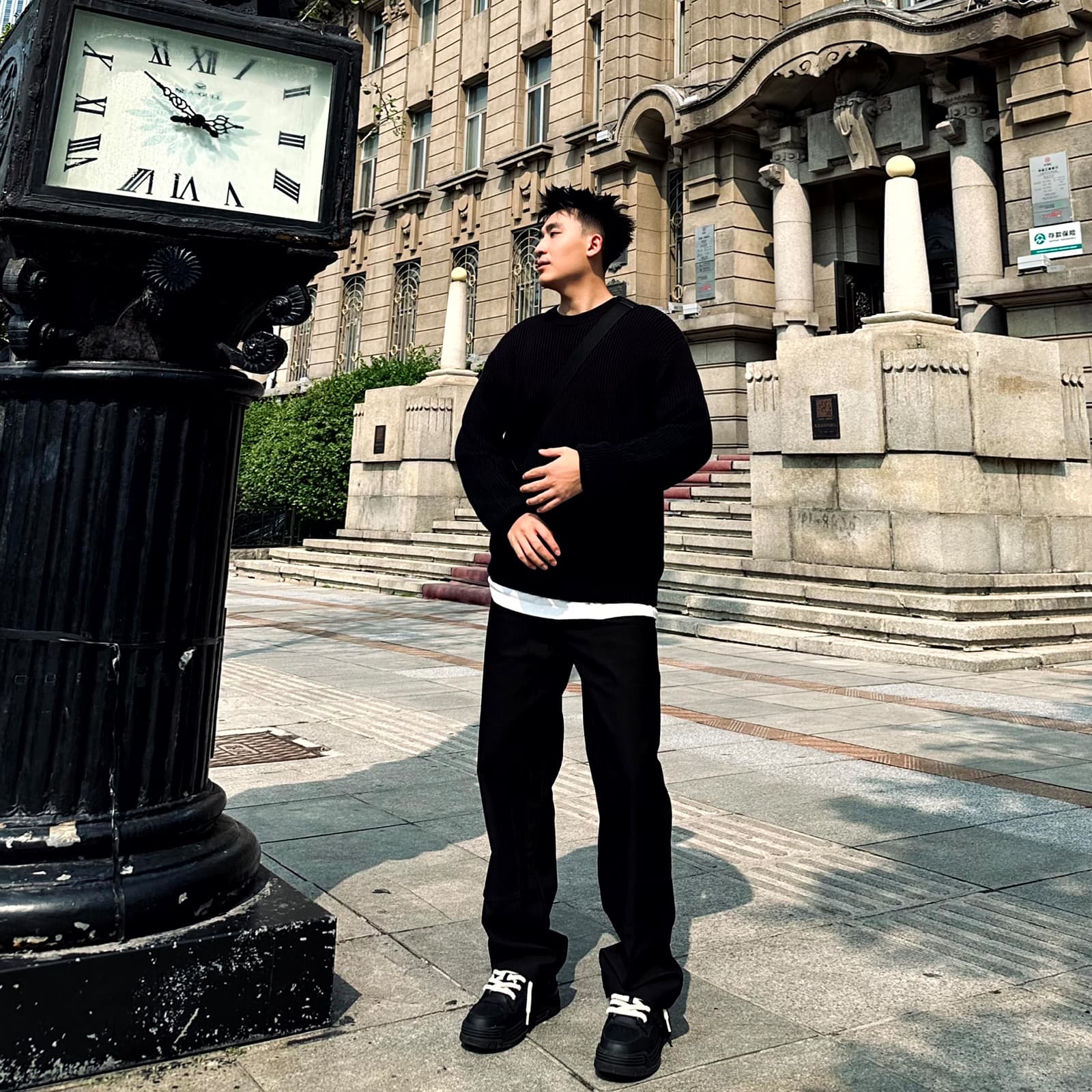 メンズ黒ファッション パンツ 都会的シルエット ストレートパンツ