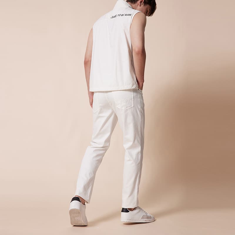 メンズ黒ファッション パンツ すっきりシルエットストレートパンツ