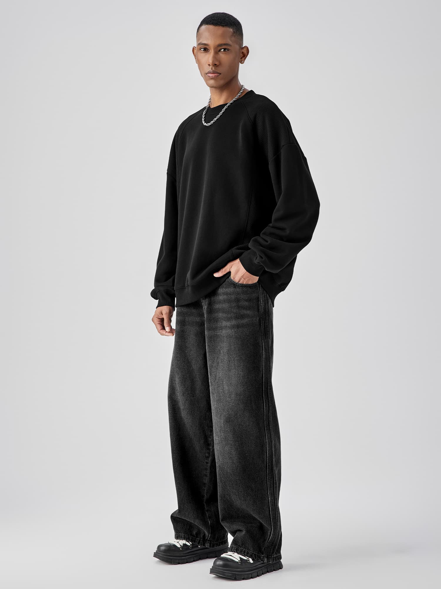 メンズ黒ファッション スウェット ゆったりシルエット 上質スウェット