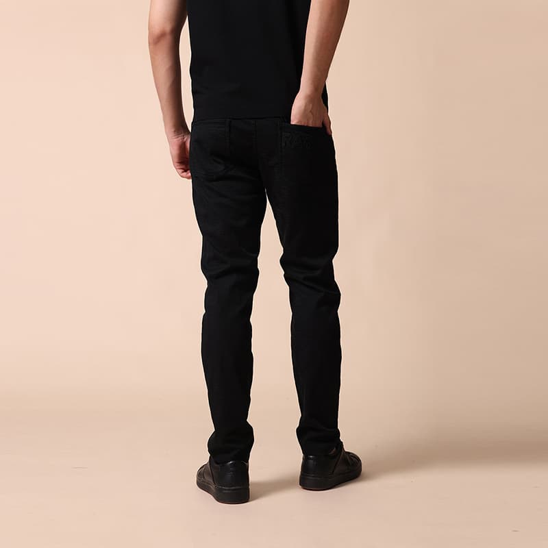 メンズ黒ファッション パンツ すっきりシルエットストレートパンツ