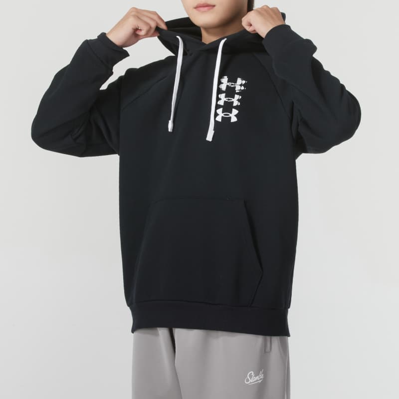 メンズ黒ファッション パーカー シンプル胸元ロゴ入りプルオーバー